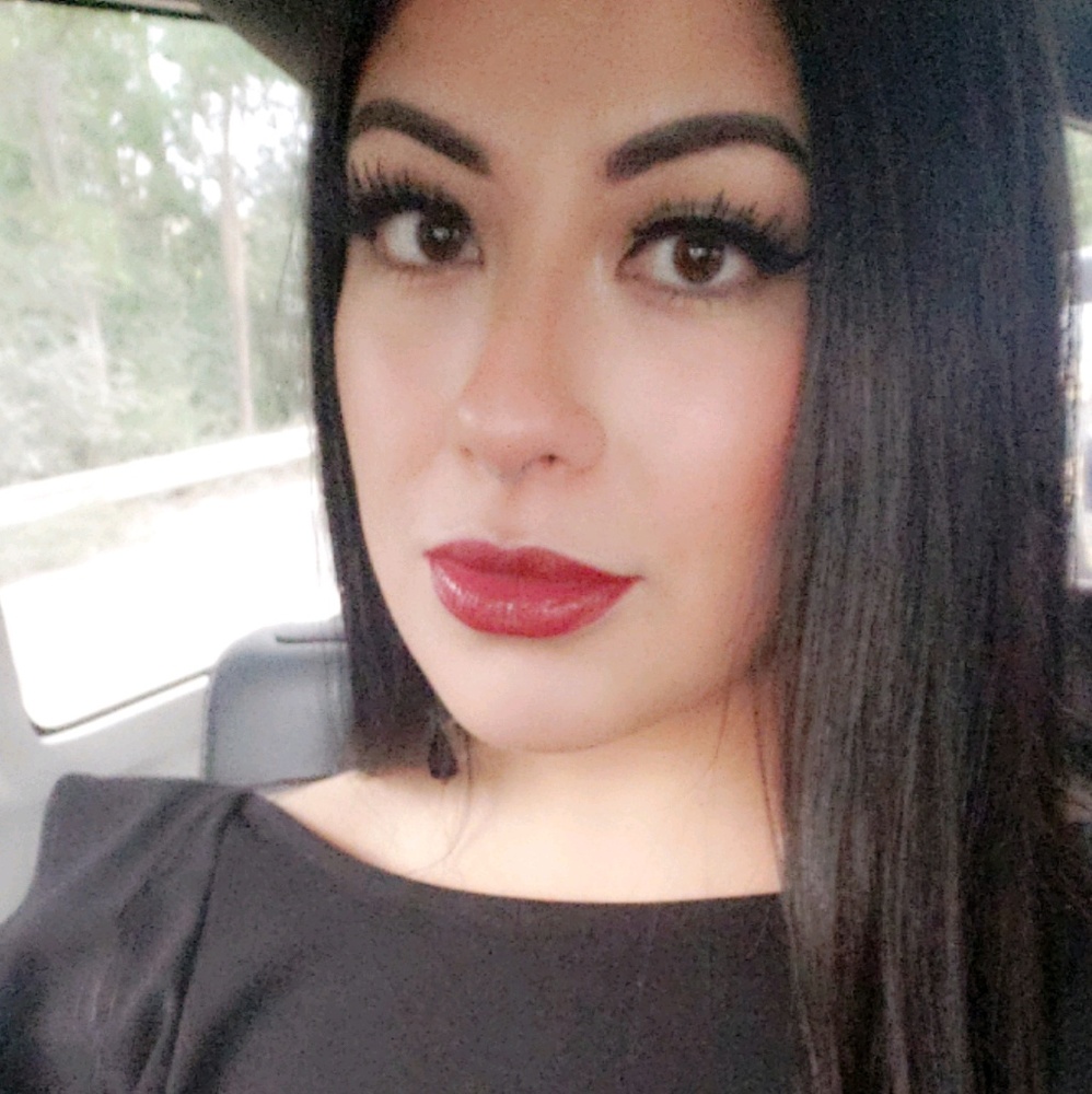 Meet your Posher, Alicia
